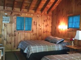 Amber Lantern Duplex Cottage, lake house rental in Lake George