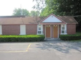 Pinecrest Motel