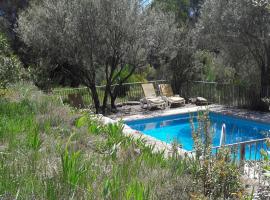 Elegant holiday home with private pool, hotel en Masseboeuf
