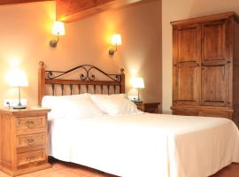 Apartamentos Los Rosales de Isabel, landsted i Corral de Ayllón