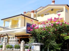 Apartments and Rooms PUNTA, hotell i Umag