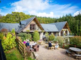 Canada Lodge and Lake, hotell i Creigiau