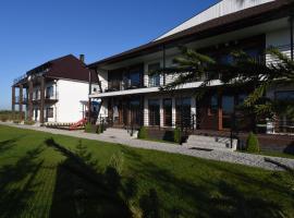 Lago Casa, hotel with pools in Pulʼmo