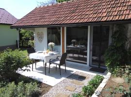 Tiny house with a big heart, hotel u Postojni