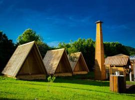 Rooms & Glamping Lana Haus, glamping site in Ličko Petrovo Selo