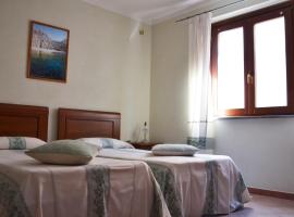 Hotel da Paolino, bed and breakfast en Trinità dʼAgultu