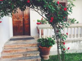 Villa La Perla, homestay in Corsanico-Bargecchia