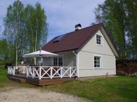 Ööbiku Holiday House, будинок для відпустки у місті Antsla