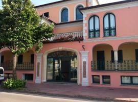 Residence Marina Palace, Ferienwohnung mit Hotelservice in Orosei