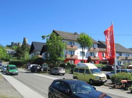 Land-gut-Hotel zur Burg Nürburg, hotel v destinácii Nürburg