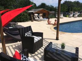 Logis Hôtel & Spa Déjeunez Sous L'Arbre, alojamiento con onsen en Rousset