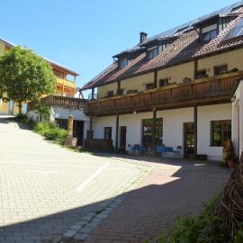 Blaue Traube, отель в городе Gebenbach