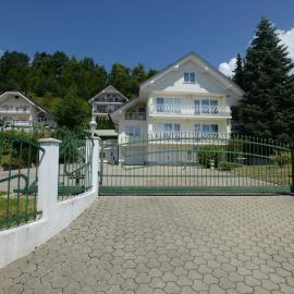 Family Villa Bled, hotelli Bledissä
