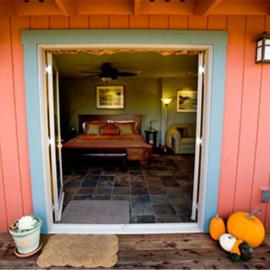 Pearlessence Vineyard Inn, готель у місті Себастопол