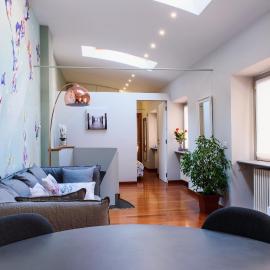 Lora Center apartment, near the lake with air conditioner, מלון בקומו
