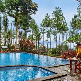 Jambuluwuk Convention Hall & Resort Puncak, hotel i Puncak