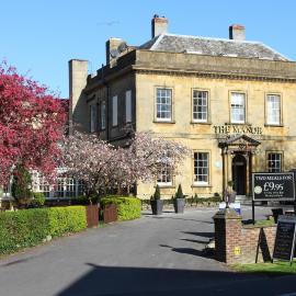 Manor Hotel by Greene King Inns – hotel w mieście Yeovil