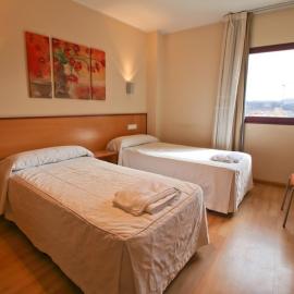 Hostal Restaurante Taracena, hotel in Yunquera de Henares