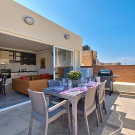 Valletta Luxe 3-Bedroom Duplex Penthouse with Sea View Terrace and Jacuzzi