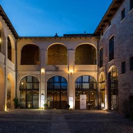Relais Palazzo Paleologi Sec.XIV โรงแรมในLu