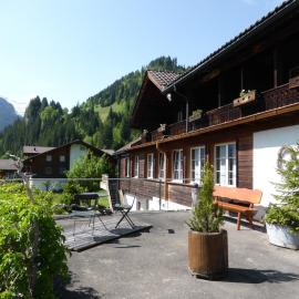Pension Alpina, khách sạn ở Lenk