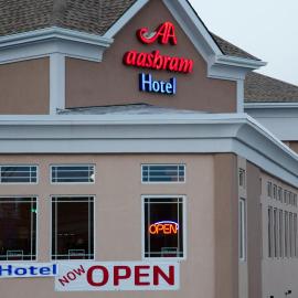 Aashram Hotel by Niagara River, hotel di Niagara Falls