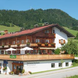 Gästehaus Bergstüberl, hotelli kohteessa Reit im Winkl