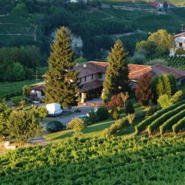 Cadgal - Tenuta Valdivilla, hotel in Santo Stefano Belbo