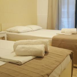 Enalio Rooms, hotel in Glida