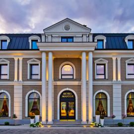 Hotel Mansor، فندق في زابكي