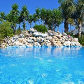 Villa Vacanze Paradiso - Oasi di Tranquillità con Piscina e Giardino a 10 min dal mare, хотел в Neviano