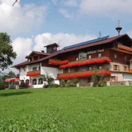 Berghof Pension und Ferienwohnungen, hotel a Bischofsmais