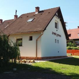 Pongrácz Apartman, hotel em Zirc