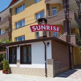 Hotel Sunrise, Hotel in Rawda