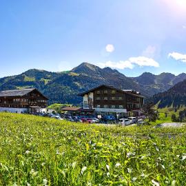Hotel Alte Krone: Mittelberg'de bir otel
