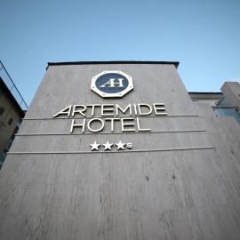 Hotel Artemide，阿韋爾薩的飯店