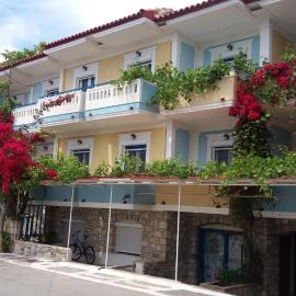 Paris Beach Hotel, khách sạn ở Iraion