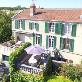 Maison de maître à BRAM # Jacuzzi, hotel a Bram