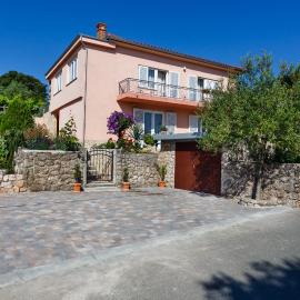 Apartmani Anica, Hotel in Risika