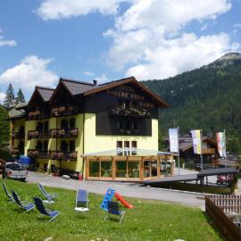 Hotel Cime D'Oro، فندق في مادونا دي كامبيليو