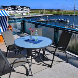 Fewo Sonnensegler Usedom direkt am Yachthafen mit Terrasse Parkplatz WLAN, hotel in Karlshagen