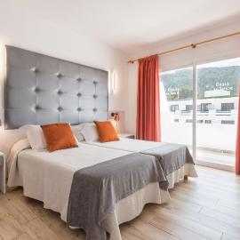 Oasis Sa Tanca Apartments by Typic Hotels, hotel v mestu Cala Llonga