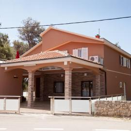 Apartments Marija, hotel v destinaci Vir