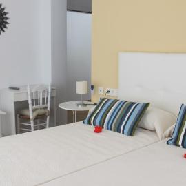 Hostal Onteniente, viešbutis mieste La Mamola
