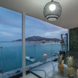 Pineapple Seaside Suite, hotell i Zákynthos by