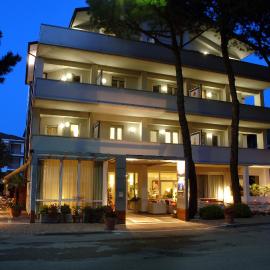 Hotel Eros Residence, хотел в Червия
