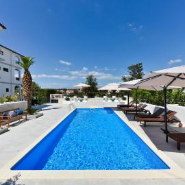 Mediterraneo Garden Apartments, hotel in Petrcane
