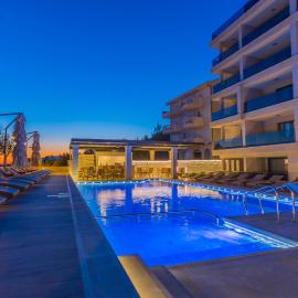 Luxury Aparthotel Makarska, отель в Макарске