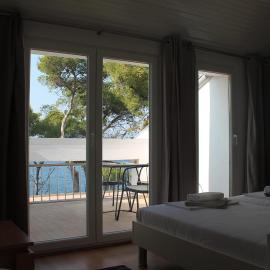 Covahouse, hotel i Jelsa
