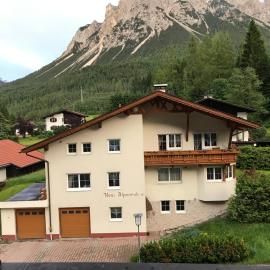 Haus Alpenruh โรงแรมในบีเบอร์เวียร์